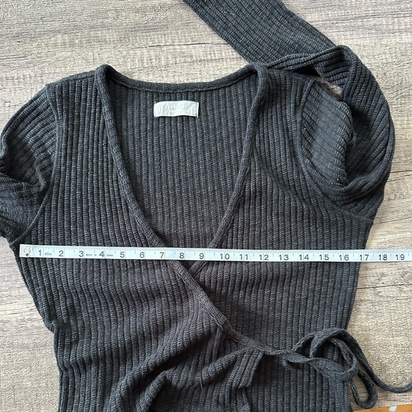 Everlane black/gray heather Cozy-Rib Wrap Top. Medium. EUC. - Picture 10 of 16